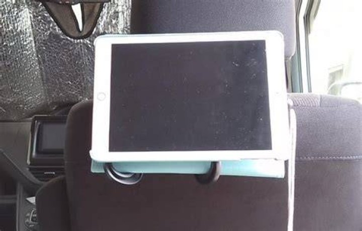 タブレット 車 固定 100 均